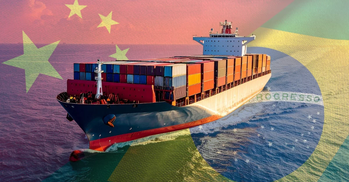 Navio porta-contêineres, ilustrando a balança comercial Brasil-China no primeiro semestre de 2026.